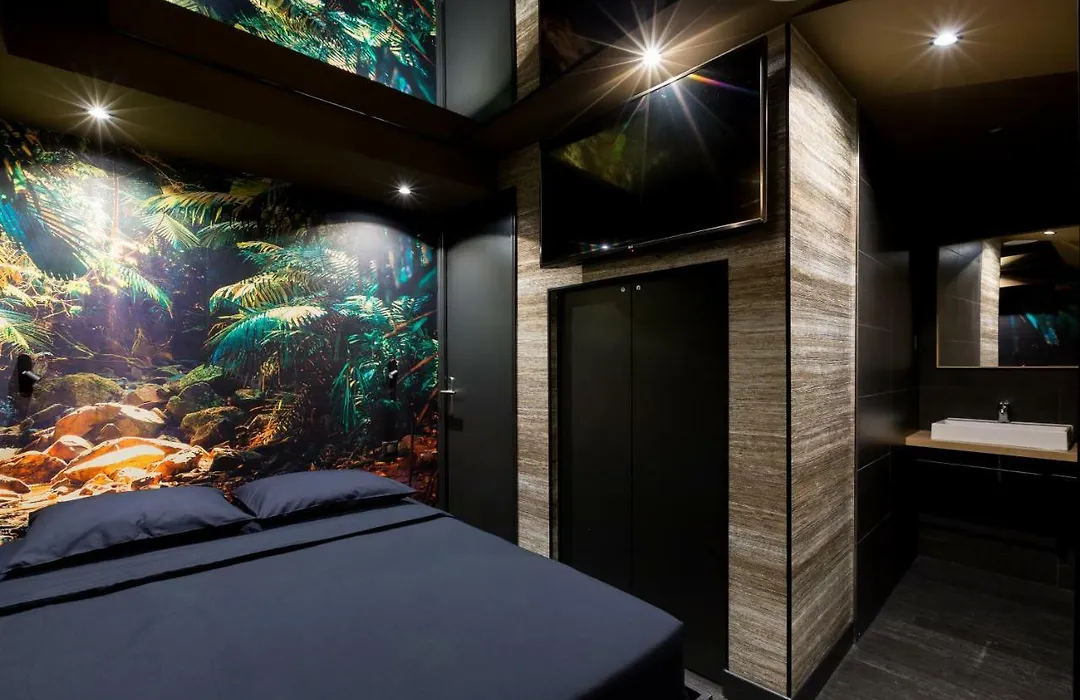 Love Hotel Avec Nuit Insolite Au Dandy Et Jacuzzi Privatise (Adults Only)-1